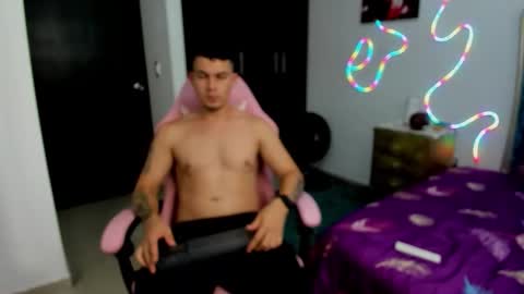 Snapshot of booyhott_ chatting on 10/18/25, 07:25 booyhott_ online show from 10/18/25, 07:25