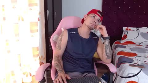 Snapshot of booyhott_ chatting on 10/26/25, 06:25 booyhott_ online show from 10/26/25, 06:25