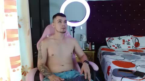 Snapshot of booyhott_ chatting on 10/30/25, 07:58 booyhott_ online show from 10/30/25, 07:58