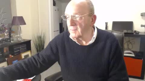 Snapshot of boppy21 chatting on 01/18/26, 08:34 Boppy21 online show from 01/18/26, 08:34