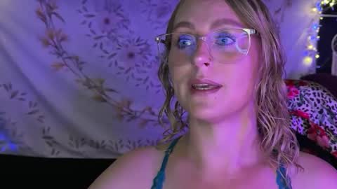 BossMom online show from 10/09/25, 02:04