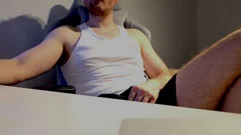 Snapshot of bottomtsinner chatting on 02/01/26, 04:05 bottomtsinner online show from 02/01/26, 04:05