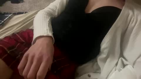 Snapshot of bouttabitch chatting on 02/07/25, 06:24 Lilli  online show from 02/07/25, 06:24