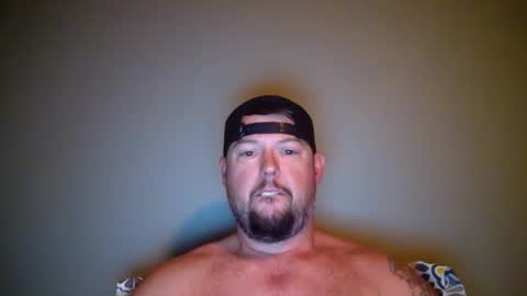 Snapshot of bowtieguy84 chatting on 09/20/25, 06:31 bowtieguy84 online show from 09/20/25, 06:31