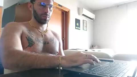 Snapshot of boy_aroundtheworld chatting on 10/13/25, 08:47 Dan online show from 10/13/25, 08:47