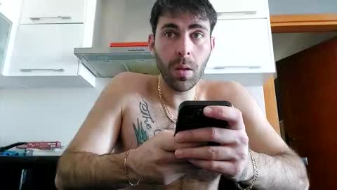 Snapshot of boy_aroundtheworld chatting on 04/10/26, 08:19 Dan online show from 04/10/26, 08:19