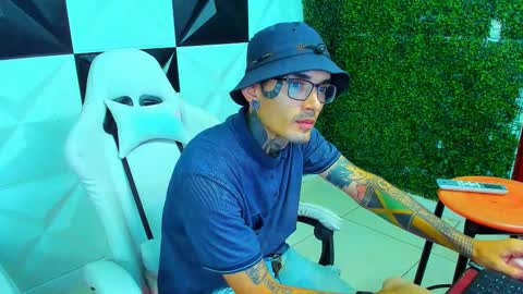 boy_tatto77 online show from 01/16/26, 05:39