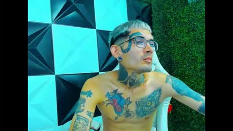 boy_tatto77 online show from 02/25/26, 06:17