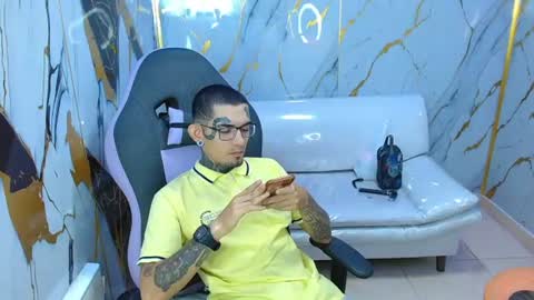 boy_tatto77 online show from 06/30/26, 12:44