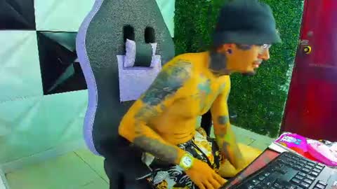 boy_tatto77 online show from 07/25/26, 04:54