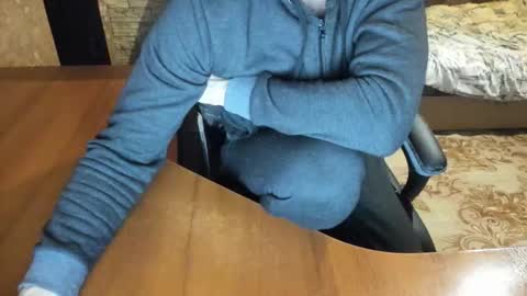 Snapshot of boyapollon chatting on 10/27/25, 07:29 BoyApollon online show from 10/27/25, 07:29