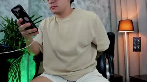 Snapshot of boyc02_ chatting on 09/21/25, 02:35 boyc02_ online show from 09/21/25, 02:35