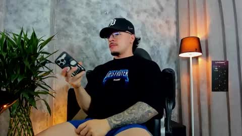 Snapshot of boyc02_ chatting on 11/24/25, 01:11 boyc02_ online show from 11/24/25, 01:11