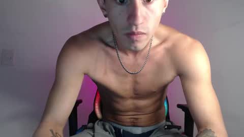 Snapshot of boyfriend_fuckme chatting on 12/16/25, 03:33 Felipe online show from 12/16/25, 03:33