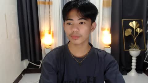 Snapshot of boynextdoor4ux chatting on 01/07/25, 01:46 HI IM JAMES DONT FORGET GIVE ME THUMBS UP AND JOIN TO MY FANCLUB online show from 01/07/25, 01:46