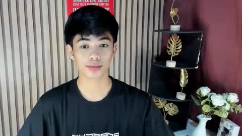 Snapshot of boynextdoor4ux chatting on 09/11/25, 06:52 HI IM JAMES DONT FORGET GIVE ME THUMBS UP AND JOIN TO MY FANCLUB online show from 09/11/25, 06:52