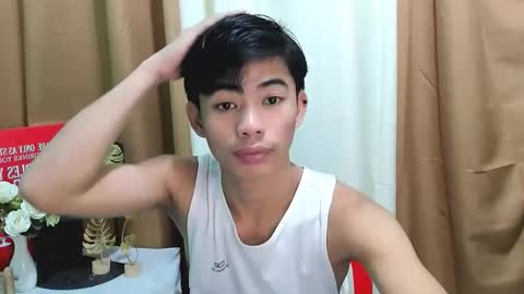 Snapshot of boynextdoor4ux chatting on 11/05/25, 04:29 HI IM JAMES DONT FORGET GIVE ME THUMBS UP AND JOIN TO MY FANCLUB online show from 11/05/25, 04:29