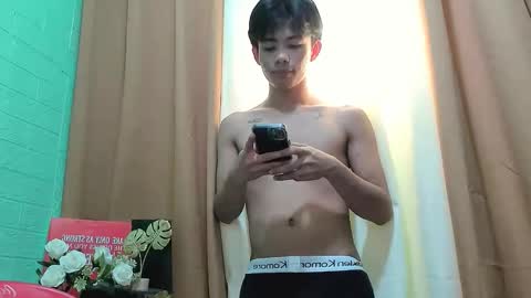 Snapshot of boynextdoor4ux chatting on 11/21/25, 07:51 HI IM JAMES DONT FORGET GIVE ME THUMBS UP AND JOIN TO MY FANCLUB online show from 11/21/25, 07:51