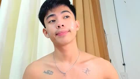 Snapshot of boynextdoor4ux chatting on 11/29/25, 03:48 HI IM JAMES DONT FORGET GIVE ME THUMBS UP AND JOIN TO MY FANCLUB online show from 11/29/25, 03:48