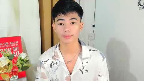 Snapshot of boynextdoor4ux chatting on 12/01/25, 05:18 HI IM JAMES DONT FORGET GIVE ME THUMBS UP AND JOIN TO MY FANCLUB online show from 12/01/25, 05:18