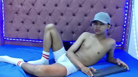 ALEX - TAYLER  -MIKE online show from 02/19/25, 02:44