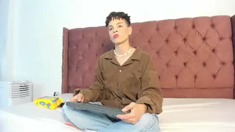 ALEX - TAYLER  -MIKE online show from 07/12/26, 07:05