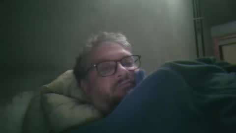 Snapshot of bozo81 chatting on 11/08/25, 01:39 bozo81 online show from 11/08/25, 01:39