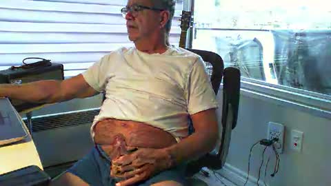 Snapshot of bozou chatting on 11/09/25, 07:23 bozou online show from 11/09/25, 07:23