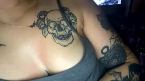 bpdqueen1989 online show from 10/28/25, 09:24