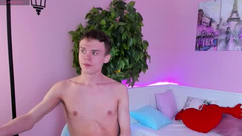 Snapshot of brad_myles chatting on 10/05/25, 03:43 Brad online show from 10/05/25, 03:43