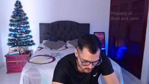 Snapshot of bradandjenn chatting on 12/21/24, 04:03 Your favorite couple and the best butt on Chatur online show from 12/21/24, 04:03