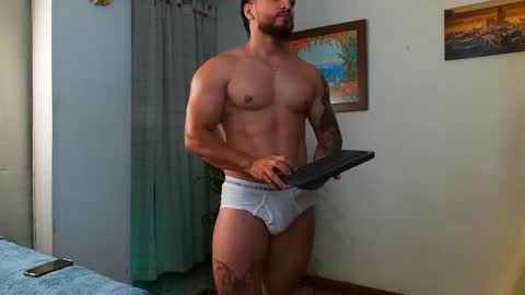 Snapshot of bradley_martinez chatting on 11/21/25, 01:04 Bradley Martinez online show from 11/21/25, 01:04