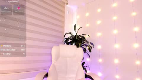 Alejandra online show from 12/20/24, 05:29