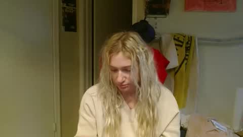 Snapshot of braindeadbetty chatting on 04/16/26, 01:23 i am a naughty jedi knight online show from 04/16/26, 01:23