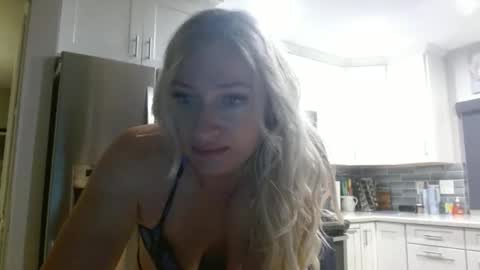 Snapshot of braindeadbetty chatting on 04/19/26, 01:21 i am a naughty jedi knight online show from 04/19/26, 01:21