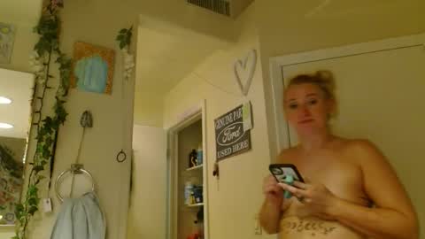 Snapshot of braindeadbetty chatting on 05/04/26, 05:03 i am a naughty jedi knight online show from 05/04/26, 05:03