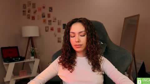 Snapshot of branchwithflowers chatting on 10/31/25, 01:56 Lilly online show from 10/31/25, 01:56