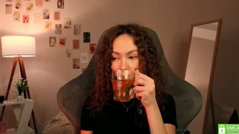 Snapshot of branchwithflowers chatting on 11/11/25, 12:38 Lilly online show from 11/11/25, 12:38