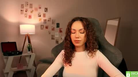 Snapshot of branchwithflowers chatting on 11/19/25, 11:43 Lilly online show from 11/19/25, 11:43