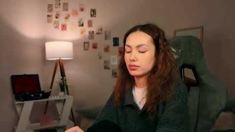 Snapshot of branchwithflowers chatting on 11/28/25, 12:52 Lilly online show from 11/28/25, 12:52