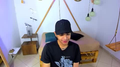 Snapshot of brand_hades chatting on 10/29/25, 01:57 B R A N D online show from 10/29/25, 01:57