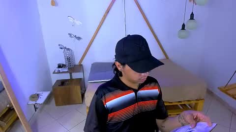 Snapshot of brand_hades chatting on 10/30/25, 03:13 B R A N D online show from 10/30/25, 03:13