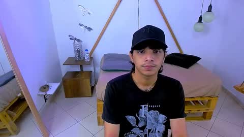 Snapshot of brand_hades chatting on 10/31/25, 08:10 B R A N D online show from 10/31/25, 08:10