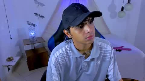 Snapshot of brand_hades chatting on 11/06/25, 02:18 B R A N D online show from 11/06/25, 02:18