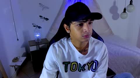 Snapshot of brand_hades chatting on 11/07/25, 01:33 B R A N D online show from 11/07/25, 01:33