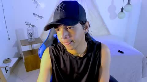 Snapshot of brand_hades chatting on 11/11/25, 02:17 B R A N D online show from 11/11/25, 02:17