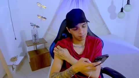 Snapshot of brand_hades chatting on 11/12/25, 02:39 B R A N D online show from 11/12/25, 02:39