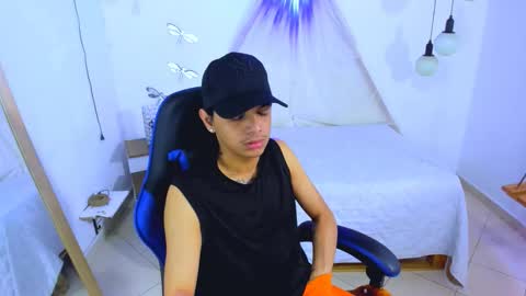 Snapshot of brand_hades chatting on 11/15/25, 05:38 B R A N D online show from 11/15/25, 05:38