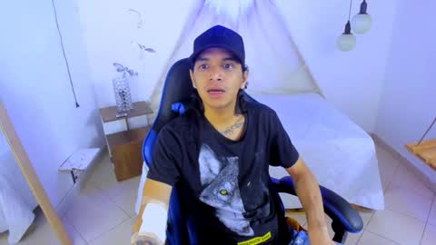 Snapshot of brand_hades chatting on 12/04/25, 10:51 B R A N D online show from 12/04/25, 10:51