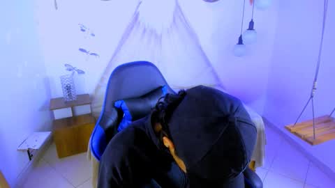 Snapshot of brand_hades chatting on 12/14/25, 05:02 B R A N D online show from 12/14/25, 05:02